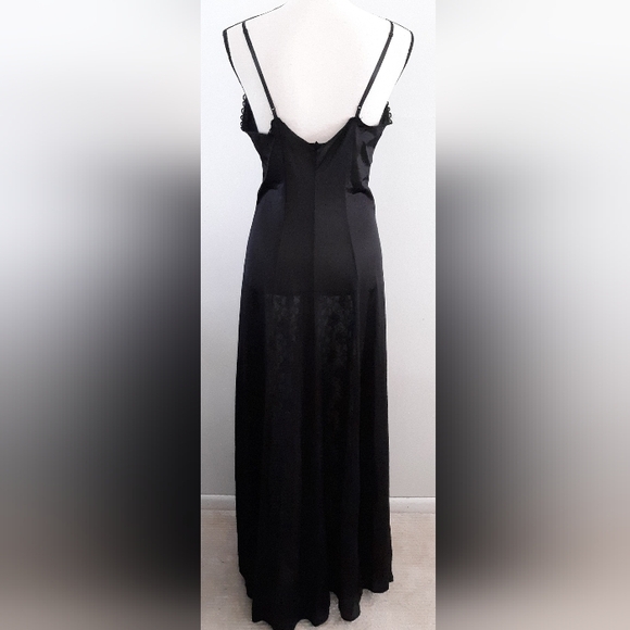 VTG Fantasy Plunge Lace Maxi Gown - Picture 5 of 7